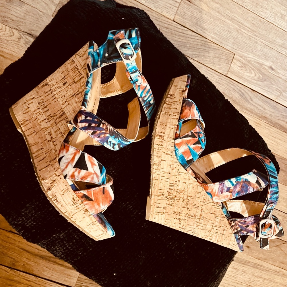 Size 8.5 Chinese Laundry multi color wedge sandals